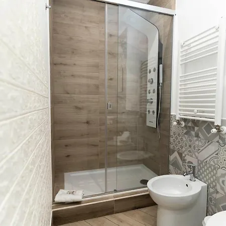 Silver Coliseum Apartment *
