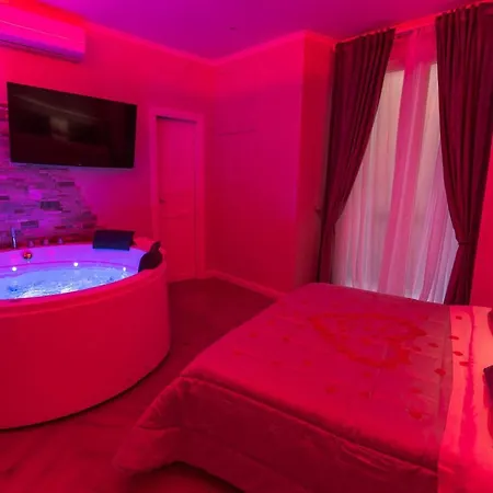 Silver Coliseum Apartman *